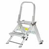 Utility-Tritthocker, 2 Stufen, 18 Zoll obere Stufenhöhe, 21 1/2 Zoll untere Breite, Silber