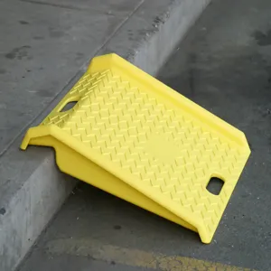 EAGLE 1794 Poly Curb Ramp, Yellow, 68.6cm x 68.6cm Size | AG8ECU EMH17940YL / 9MJF1