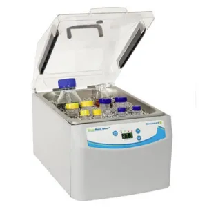 BENCHMARK SCIENTIFIC B2410-E Hinged Lid, 10 Liter Bath, 230V | CH6FNT